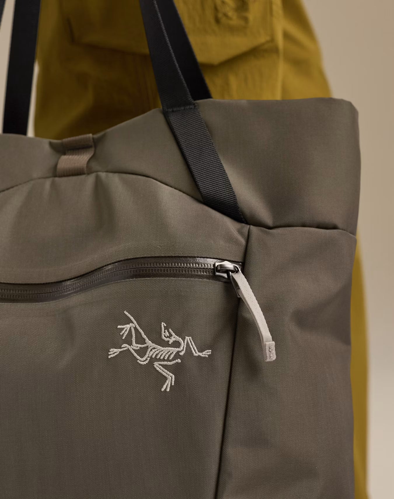 Axios 20 Tote