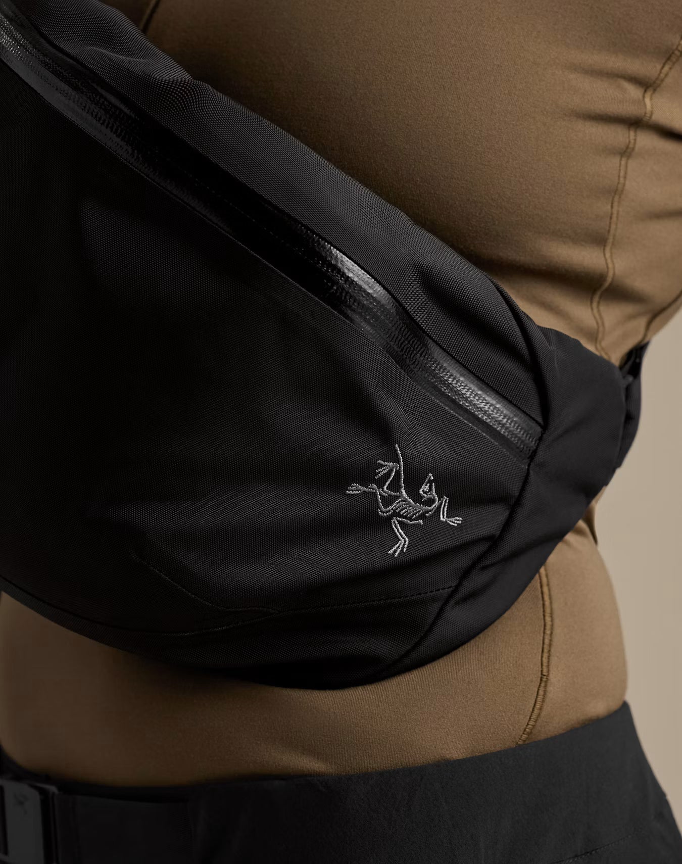 Axios 4 Crossbody